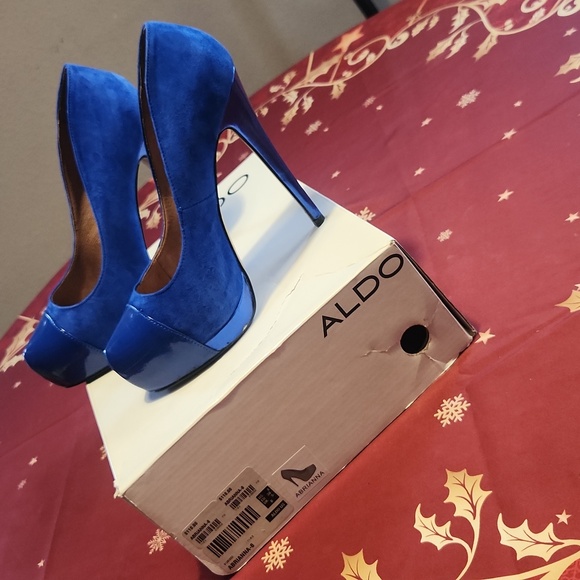 BLUE HEELS - Picture 2 of 6